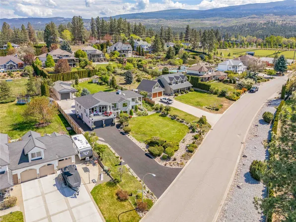4325 Takla Rd, Kelowna, BC V1W 3C4