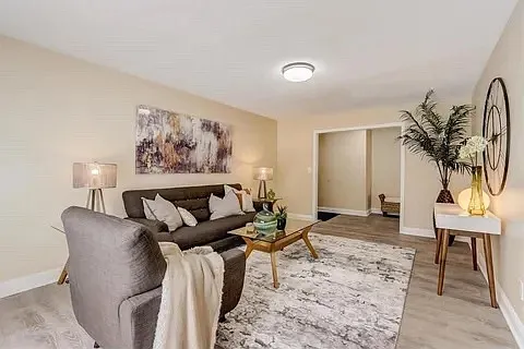 5 bed, 2357 sqft, $3,595 — Photo 3