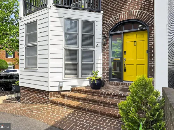 902 Oronoco St, Alexandria, VA 22314