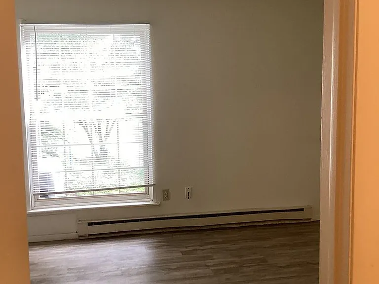 University Park Apartments near Cornell University — Photo 99