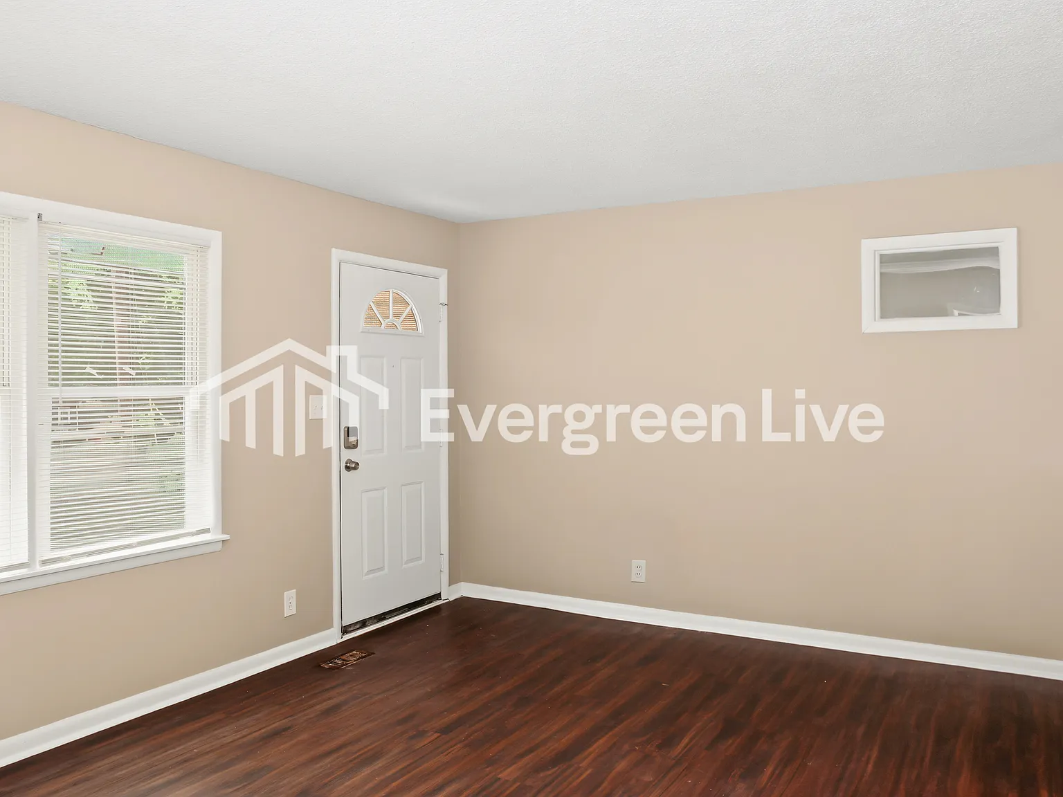 3 bed, 1.0 bath, 1350 sqft, $1,045 — Photo 2