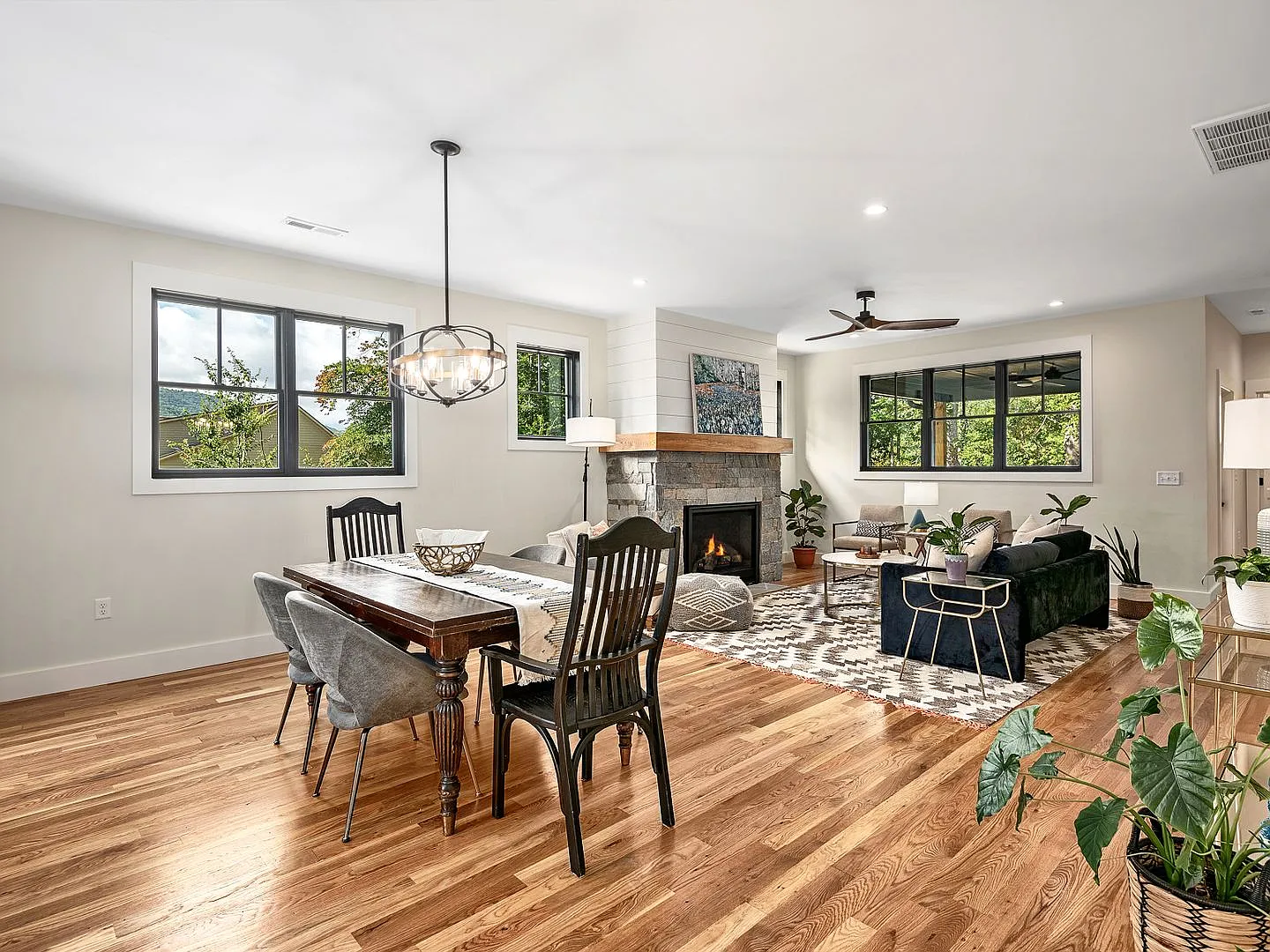 Gorgeous home in Asheville available now! — Photo 4