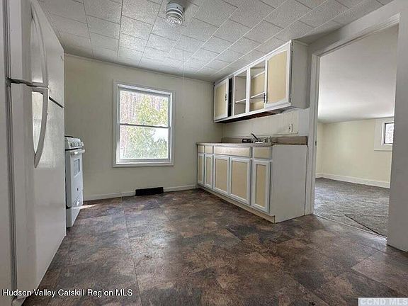 2nd image of 39 Old Mountain Road