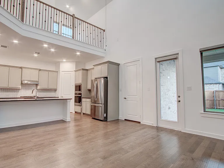 724 Kendall Ln — Photo 25