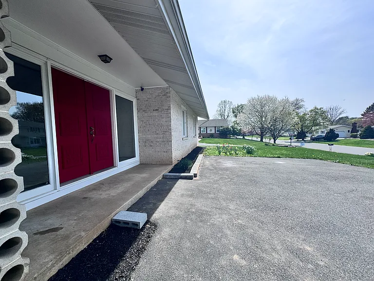 6026 Clubhouse Ln — Photo 3