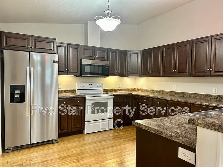1420 School House Ln — Photo 6