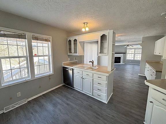 3rd image of 3700 Peach Blossom Ln