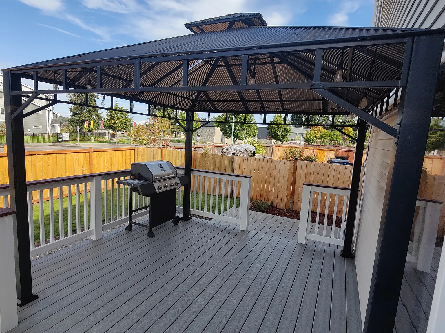 3 bed, 2.5 bath, 1732 sqft, $2,500 — Photo 2