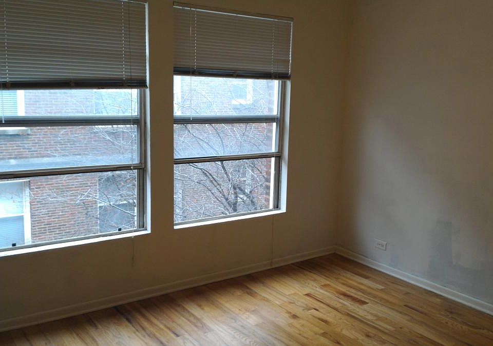2nd image of 4120 N Sheridan Rd APT 1E