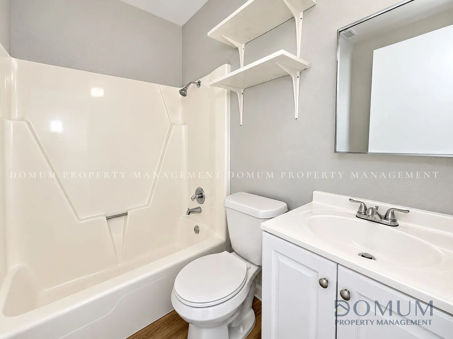 102 South Holland Avenue - 9 - H — Photo 4
