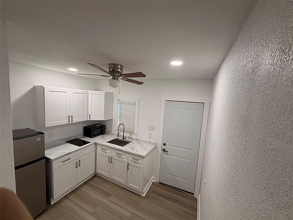 3rd image of 2611 Center St