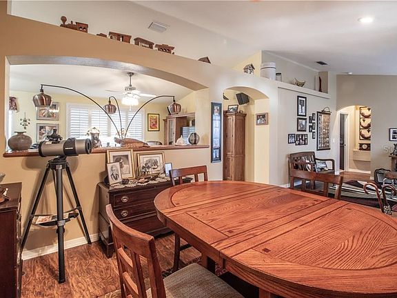 4th image of 9620 Glenox Ln