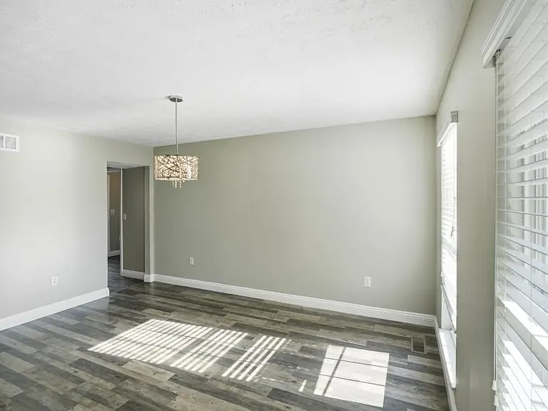 6672 Westminster Ct — Photo 15