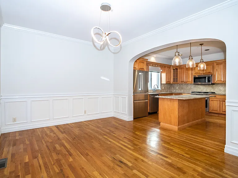 8 Davenport St #1 — Photo 4
