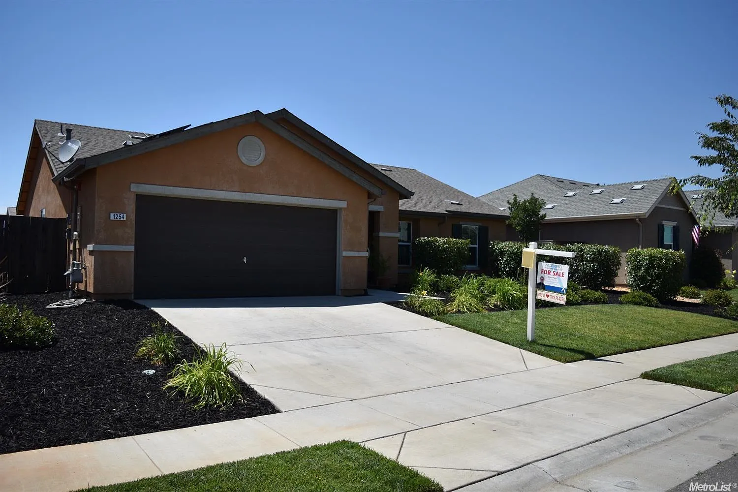 1254 Banyan Way photo 1