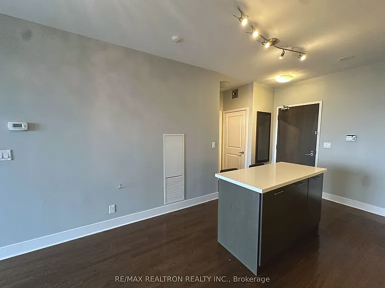 26 Norton Ave #1405 — Photo 4