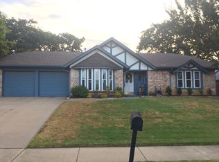 3128 Spring Lake Dr, Bedford, TX 76021