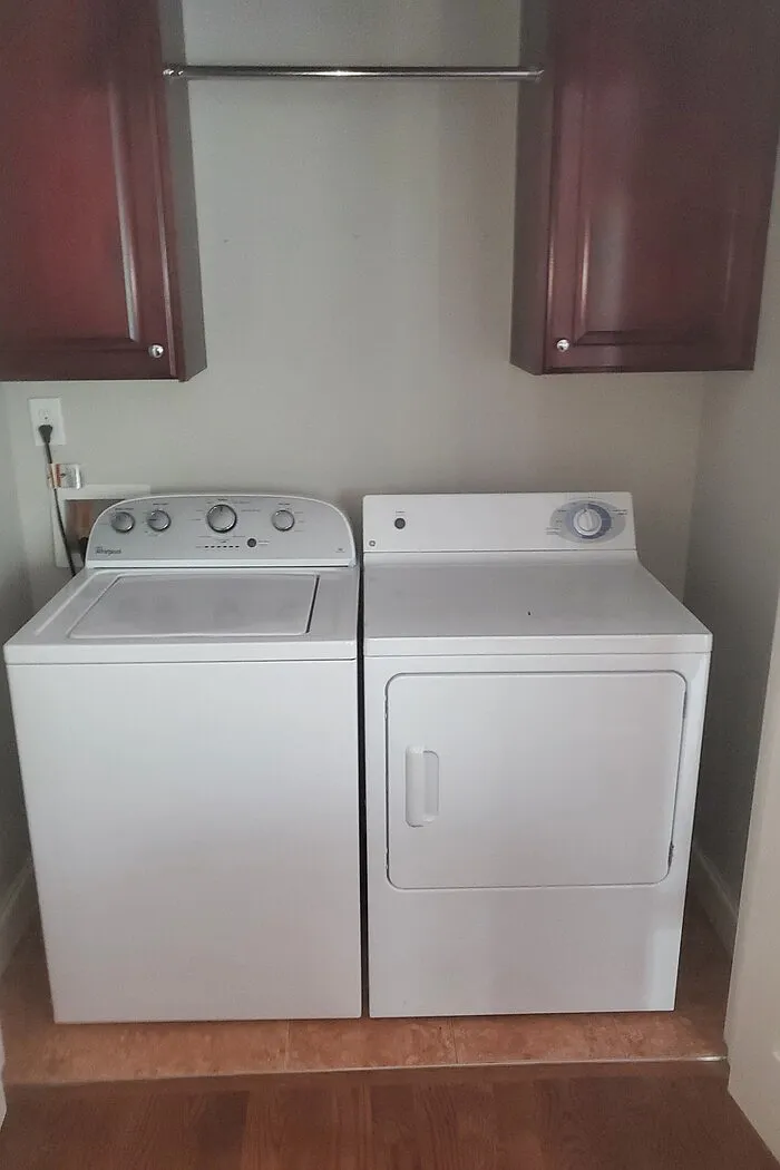 3 bed, 2.5 bath, 1600 sqft, $2,400 — Photo 4