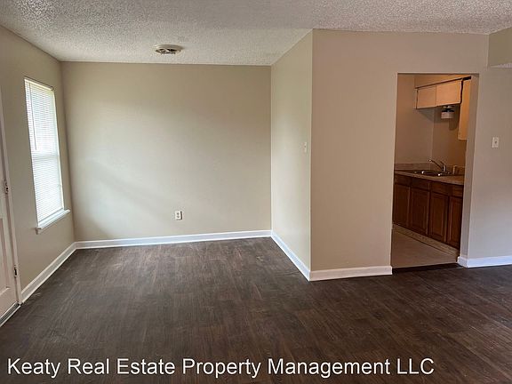 2nd image of 403 Vieux Orleans Cir #B