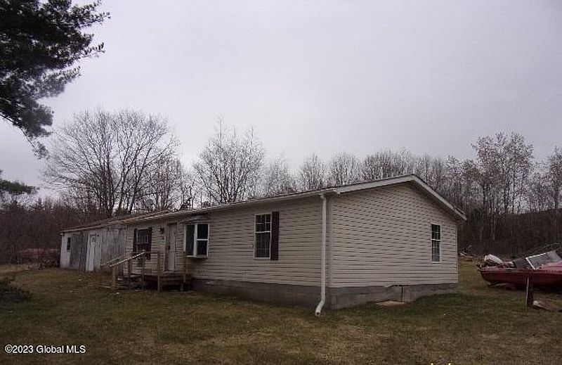 3rd image of 90 Spicer Road