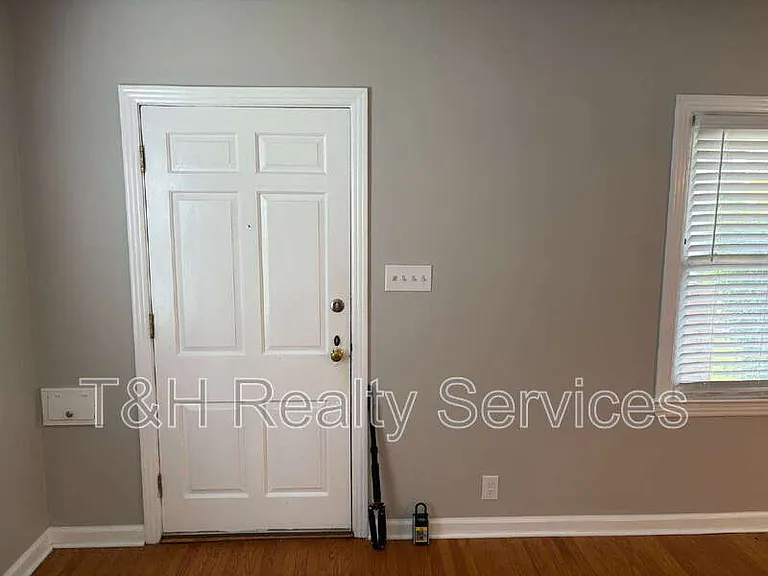 5302 E Saint Joseph St — Photo 2