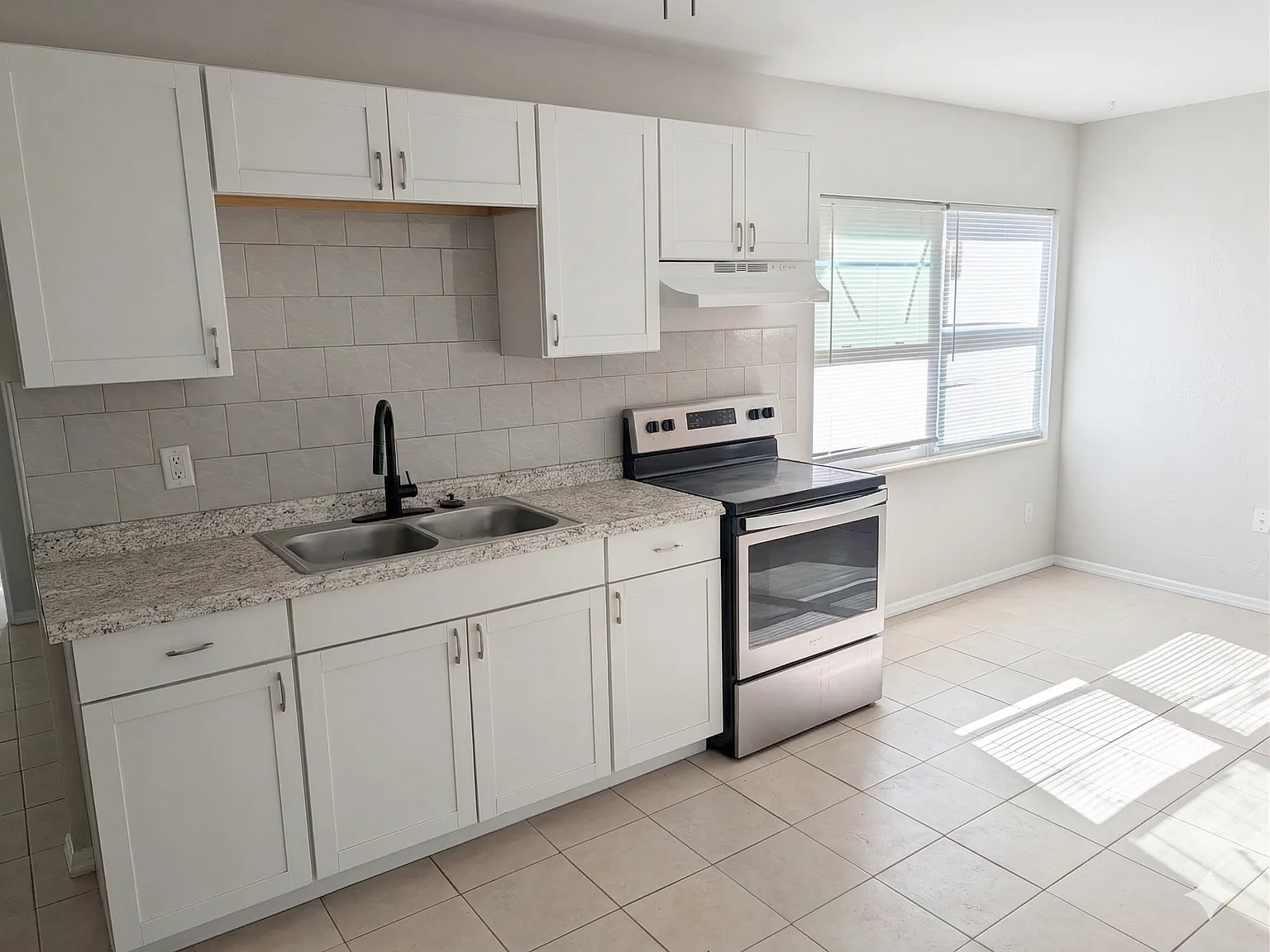 2 bed, 840 sqft, $1,999 — Photo 3