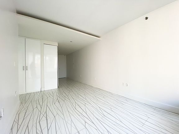 3rd image of 318 Pleasant Ave #3A