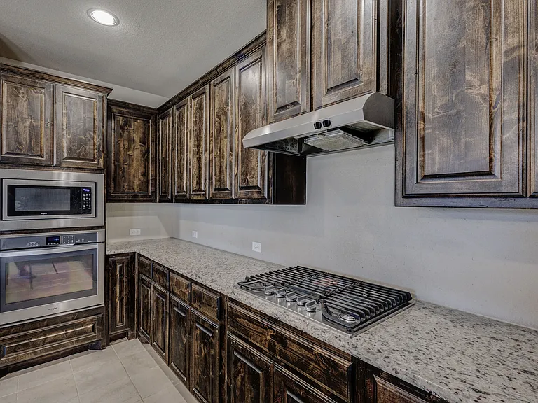 15609 Canyon Rdg — Photo 6