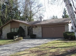 2415 W Glenbrook Ln, Mequon, WI 53092