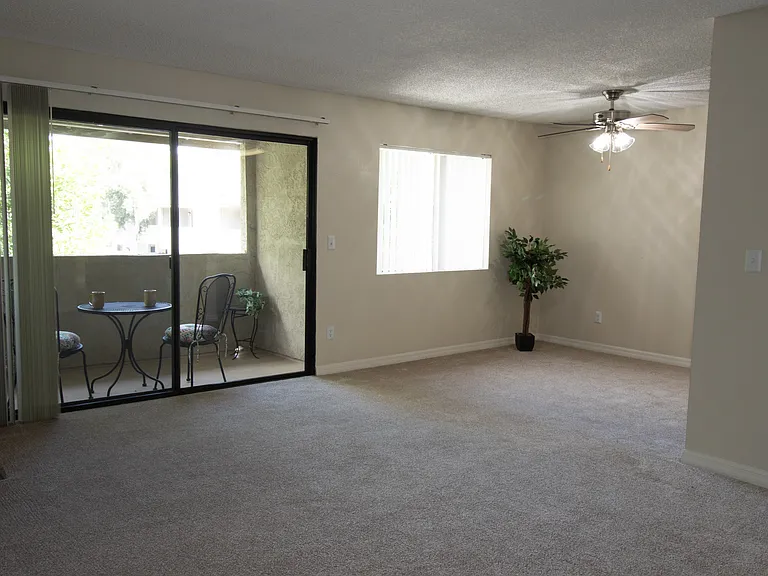 Gold Coast Apartments — Photo 60