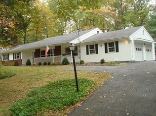 4 Oak Bend Rd, Poughkeepsie, NY 12603