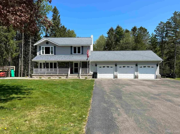 14 Heather Ln, Marquette, MI 49855