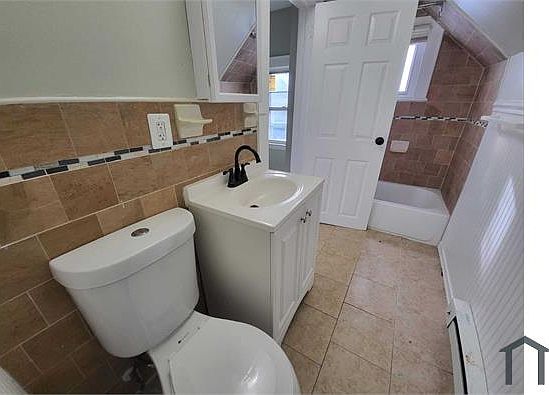 4th image of 285 Schley St Floor 3