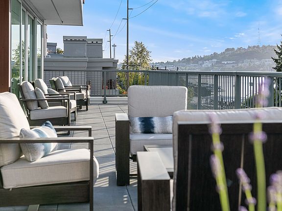 4th image of 3150 Fairview Ave E #206