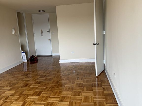 4th image of 3-77-31 Parsons Blvd #3