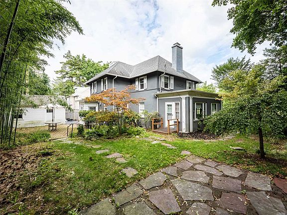 4th image of 16 Nassau Dr