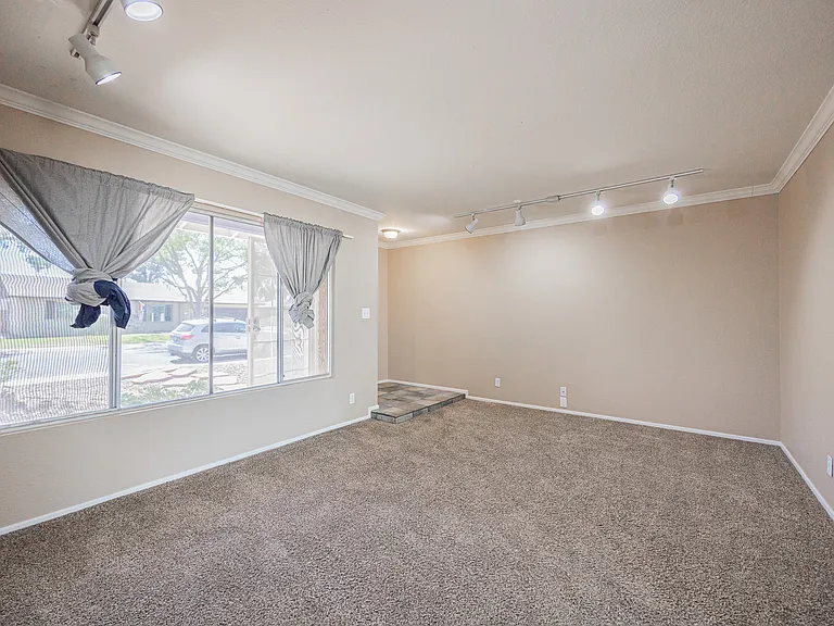 2812 S Cottonwood Dr — Photo 5
