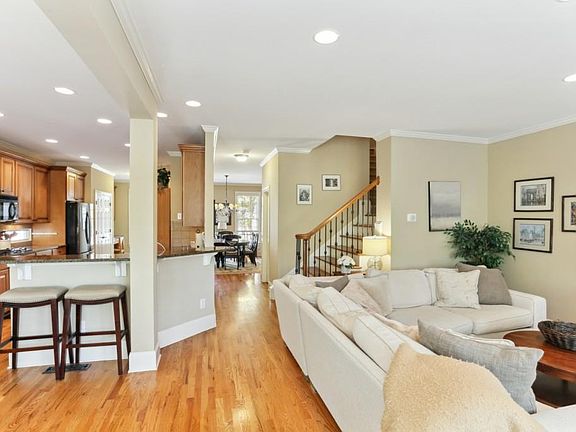 4th image of 3028 Gaston Cir SE #4