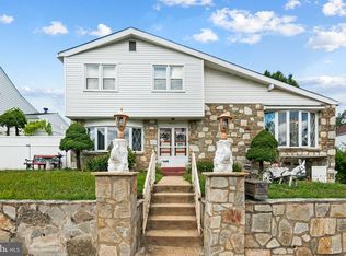 9812 Ferndale St, Philadelphia, PA 19115