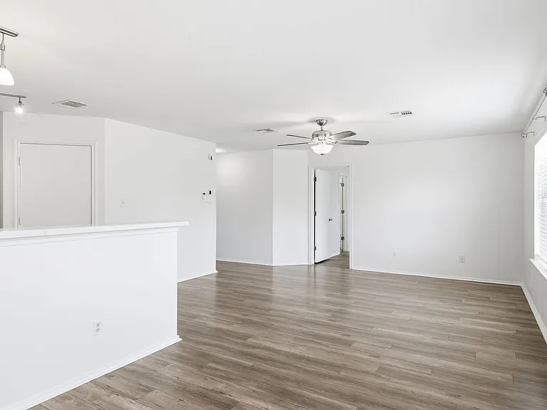 209 Rinehardt St — Photo 8