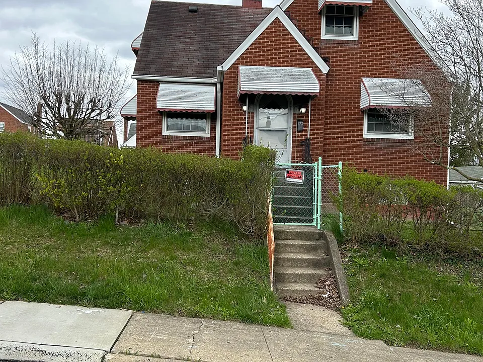 823 School St