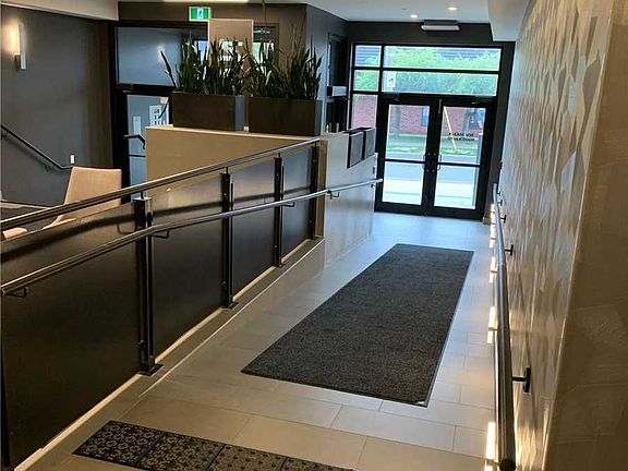 4th image of 690 King St W #412