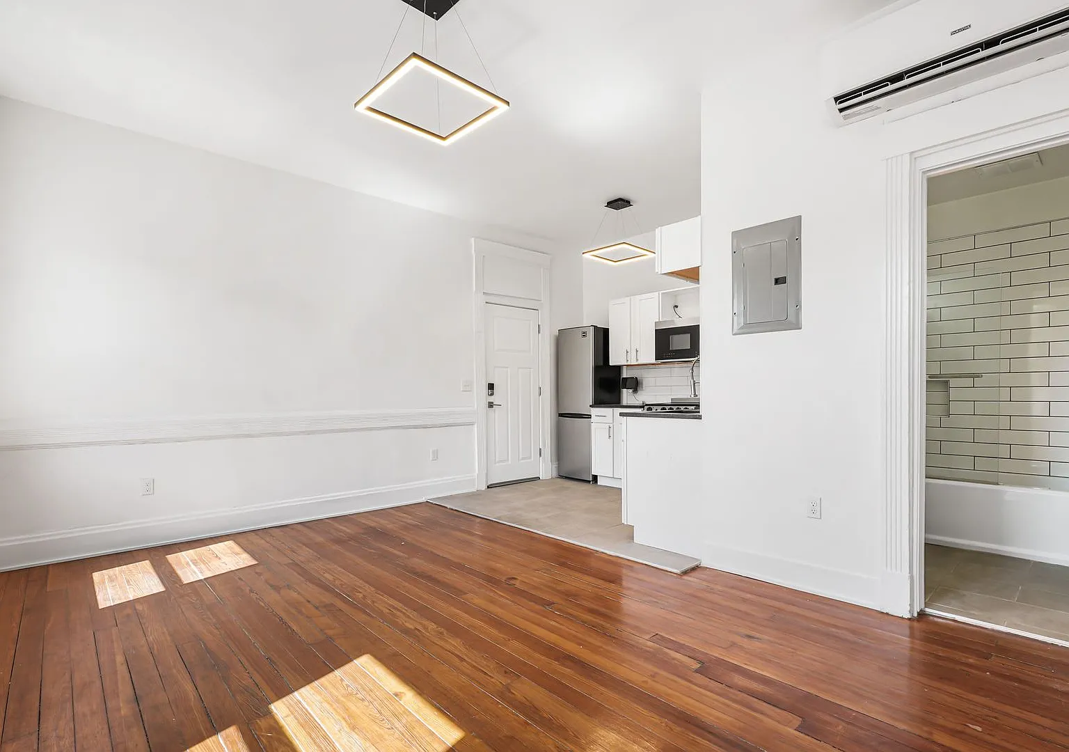150 East Clifton Ave — Photo 3