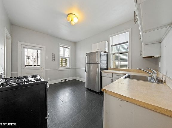 5th image of 1138 W Wellington Ave APT 1F
