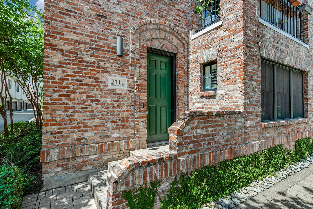 Building Photo - 2111 Helsminster Dr