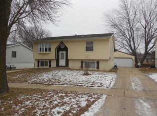 1926 48th St NW, Rochester, MN 55901