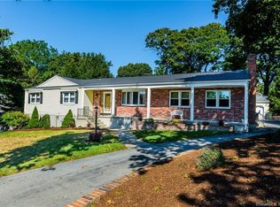 25 Cove View Rd, New London, CT 06320