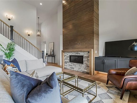 3rd image of 15833 Reinhardt St