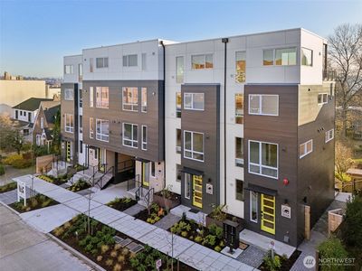 511 Howe Street #B, Seattle, WA, 98109