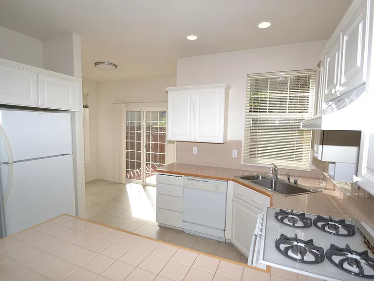 9818 NE 130th Pl — Photo 6
